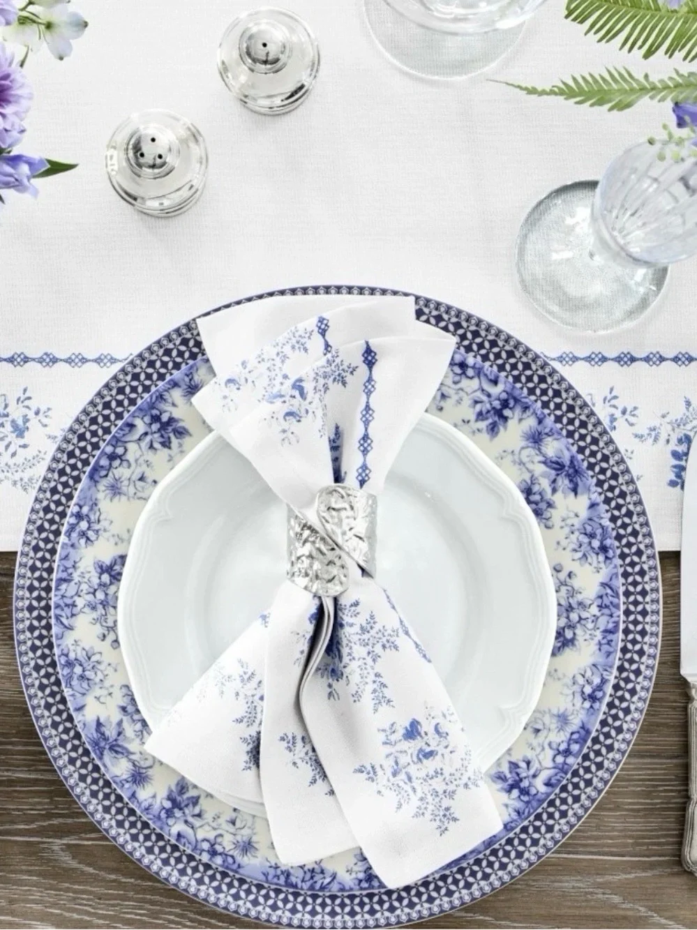 Williams Sonoma English Floral Napkins ( Set of 4 )